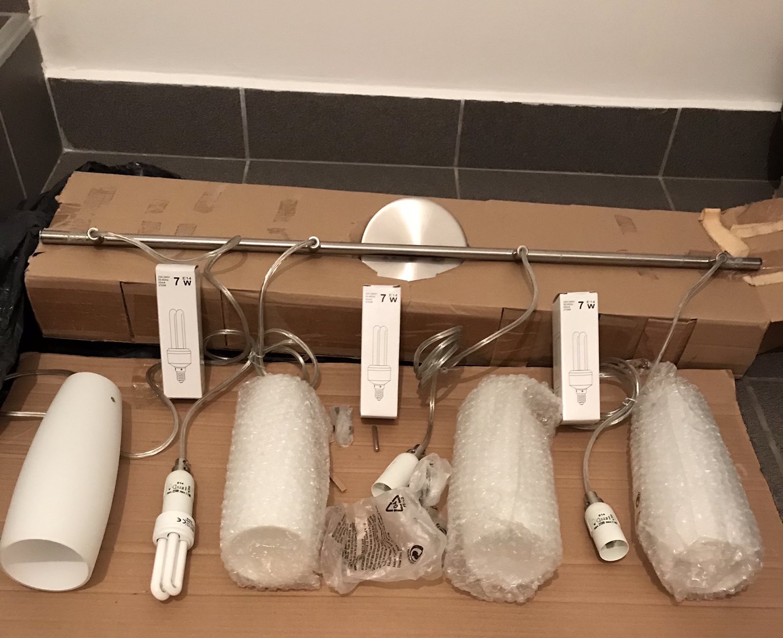 Luster Visilica sa 4 kugle novo komplet 3.000rsd Niš