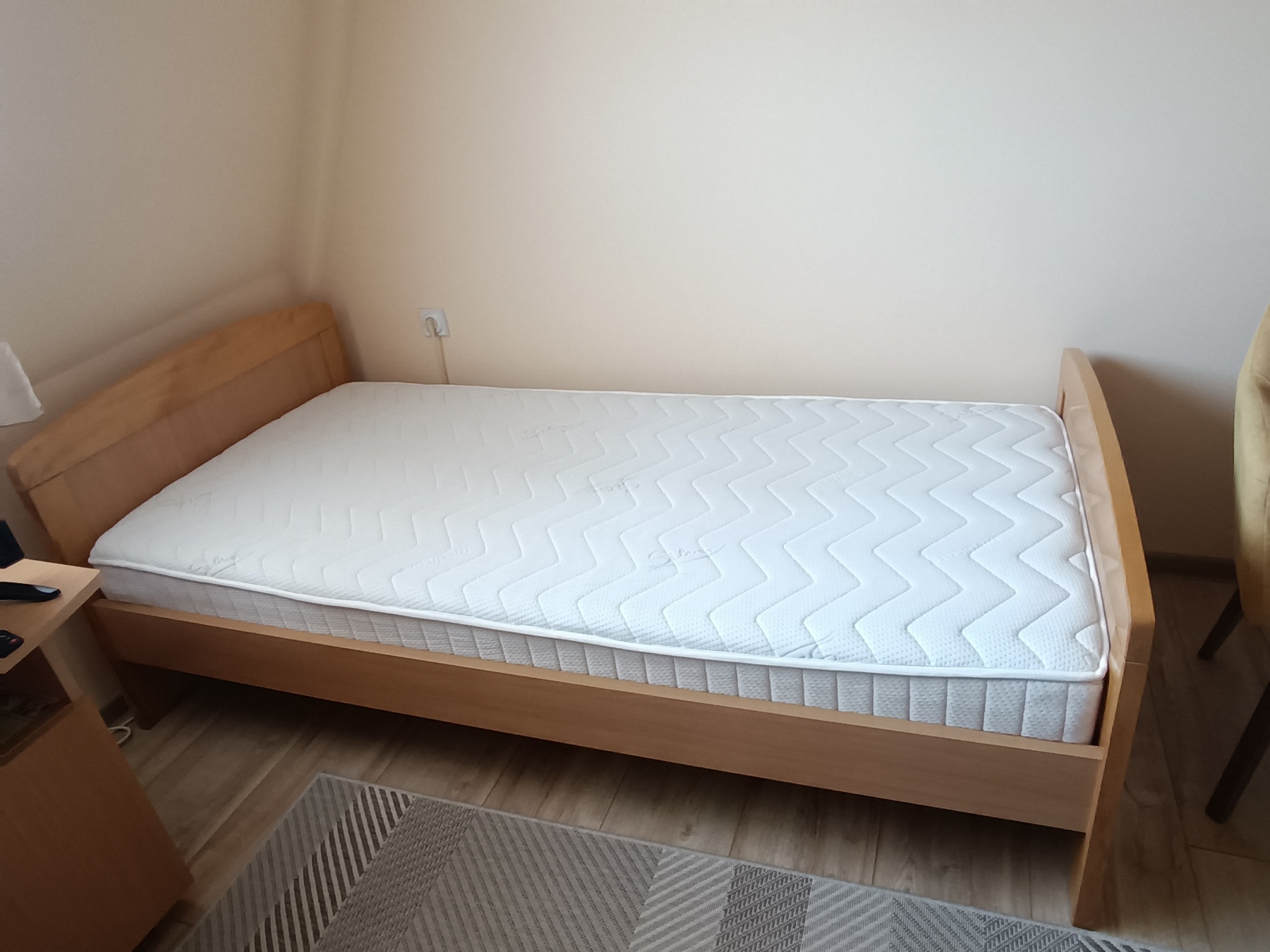 Na prodaju komplet nameštaj za sobu