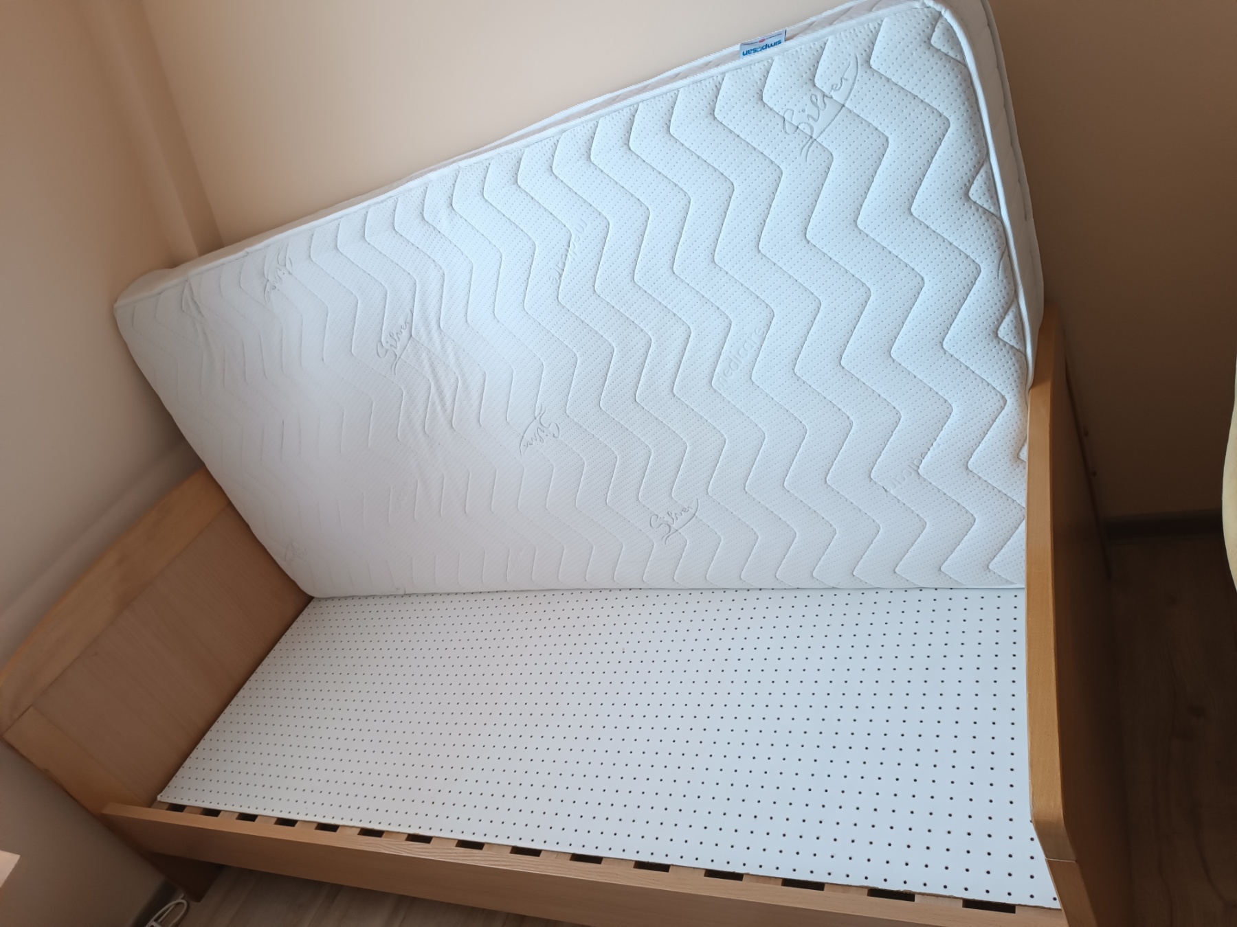 Na prodaju komplet nameštaj za sobu