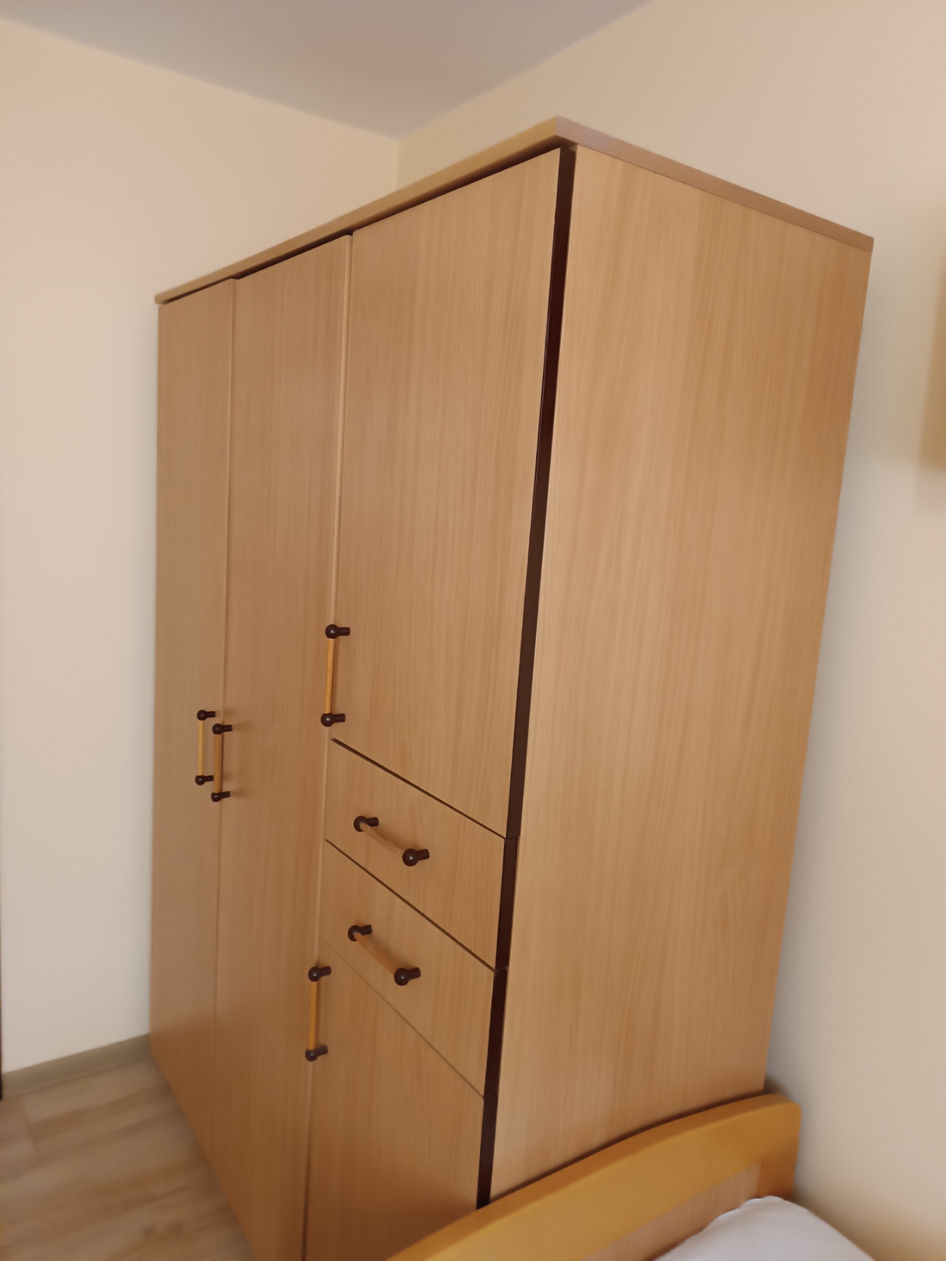 Na prodaju komplet nameštaj za sobu