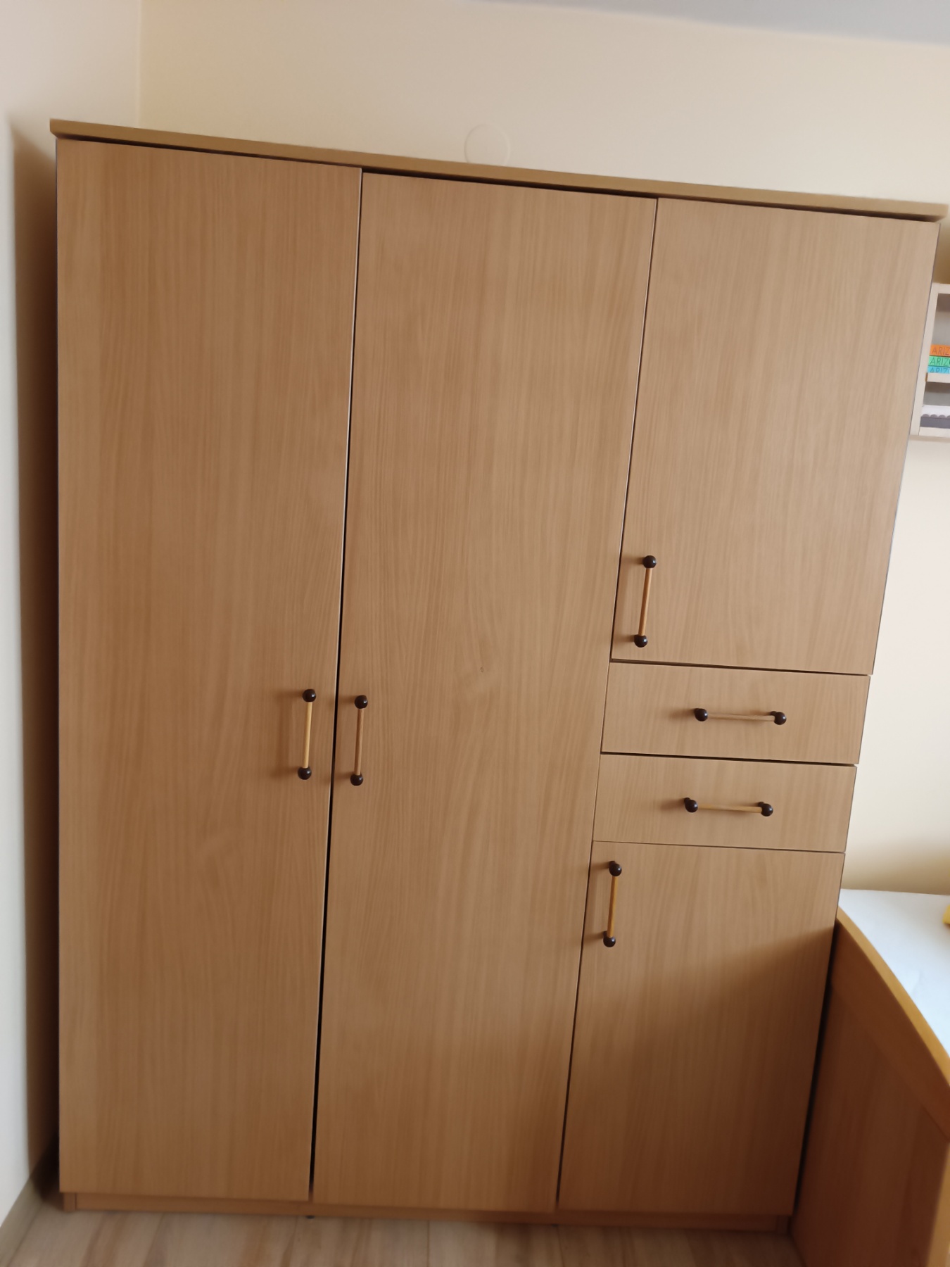 Na prodaju komplet nameštaj za sobu