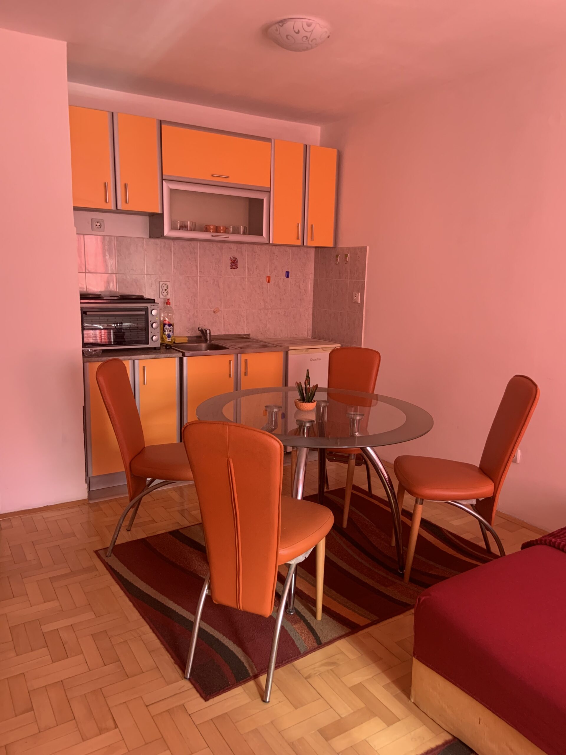 Garsonjera nis centar (kod pravnog fakulteta)