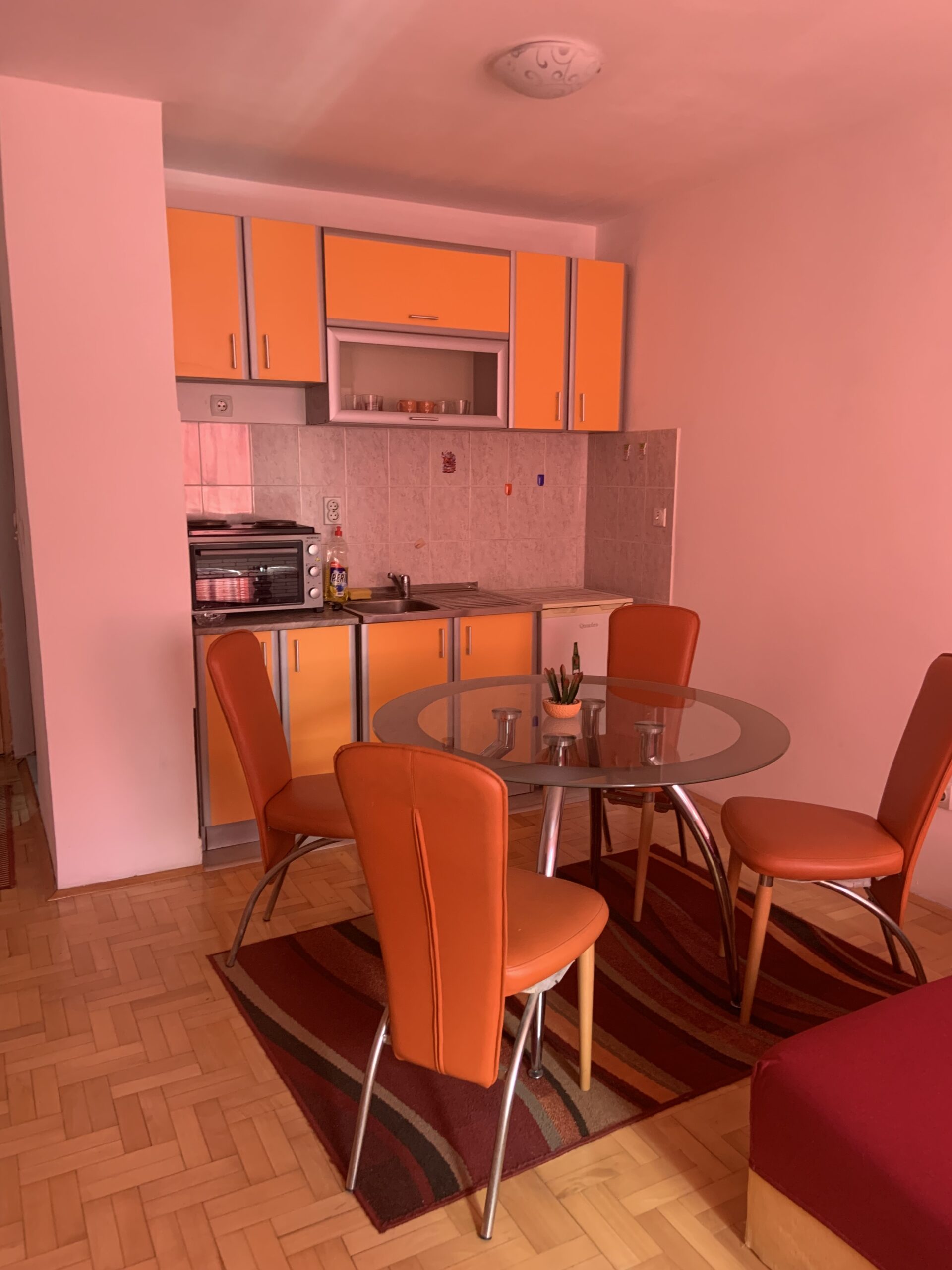 Garsonjera nis centar (kod pravnog fakulteta)