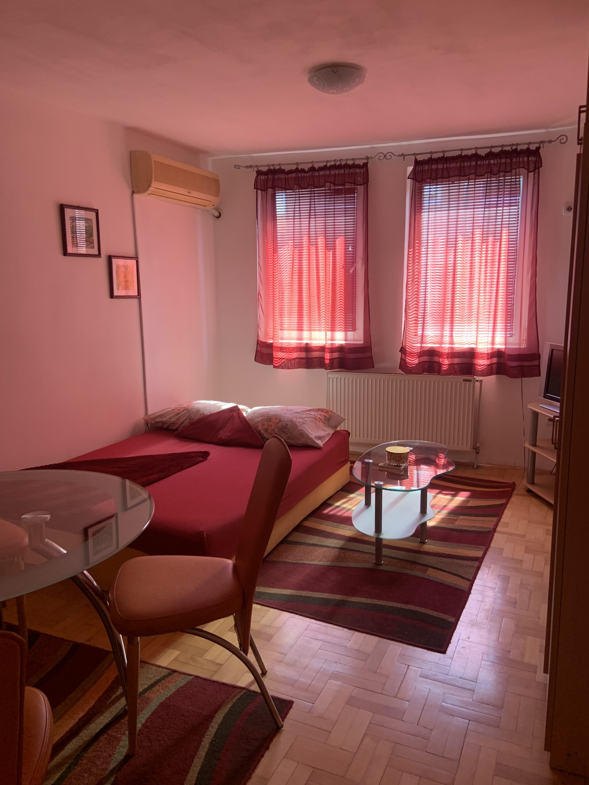 Garsonjera nis centar (kod pravnog fakulteta)