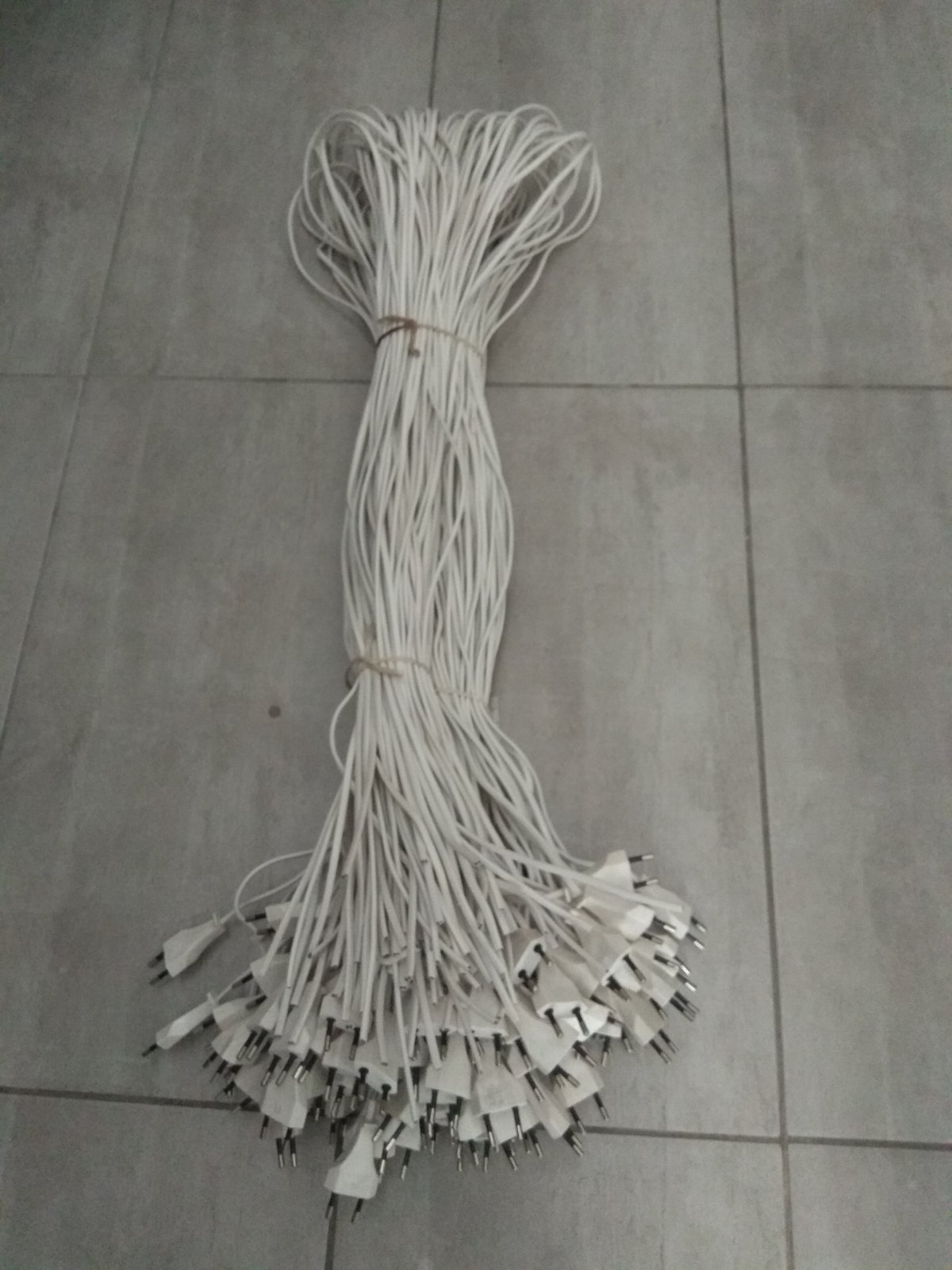 Gajtan dužine 1,8m , 2×0, 8mm sa utičnicom. Proizvod RTB Donji Dušnik. cena po kom 80din 0648330520