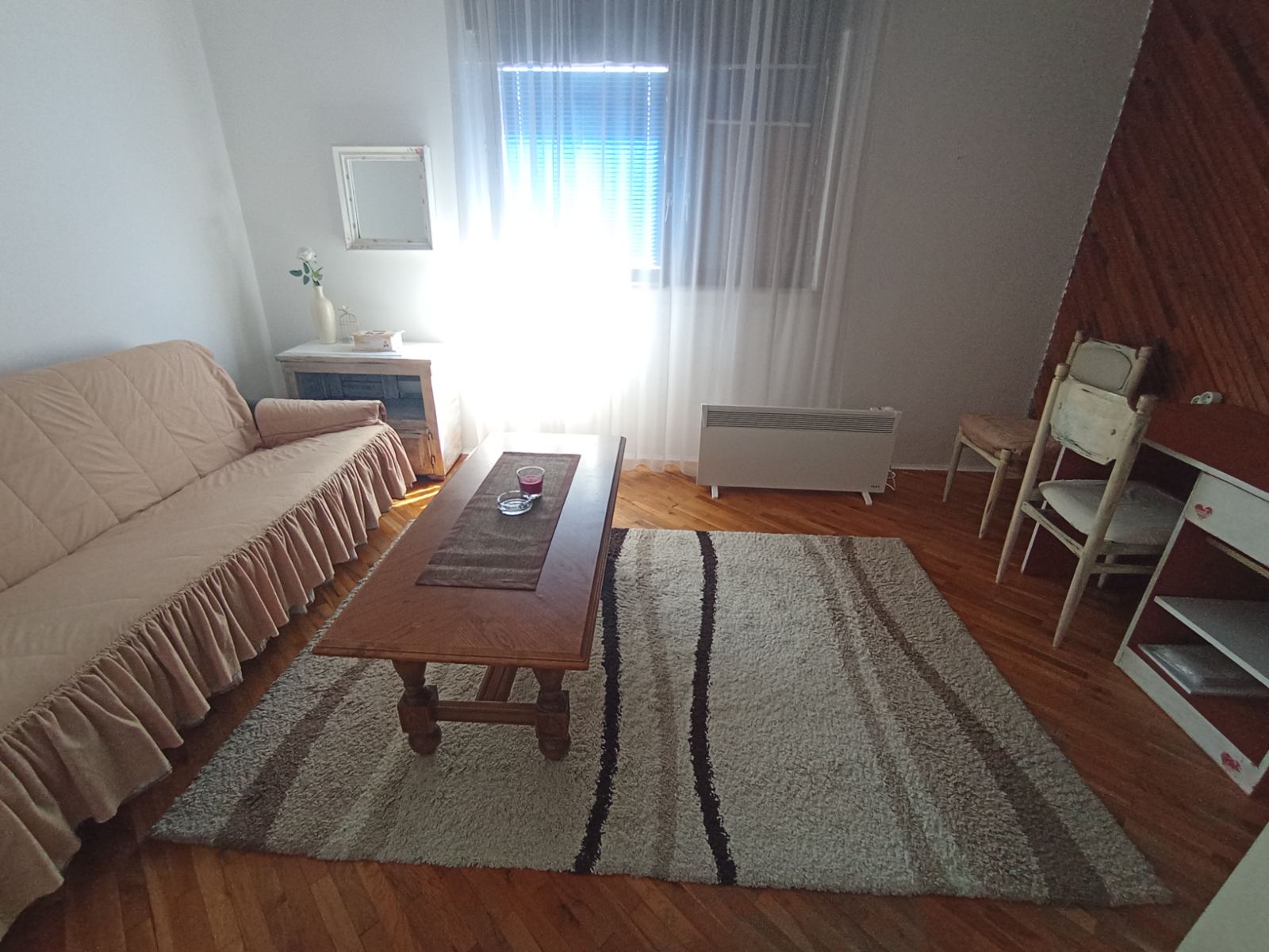 Izdajem namesten sprat u kuci u blizini osnovne skole “Njegos”