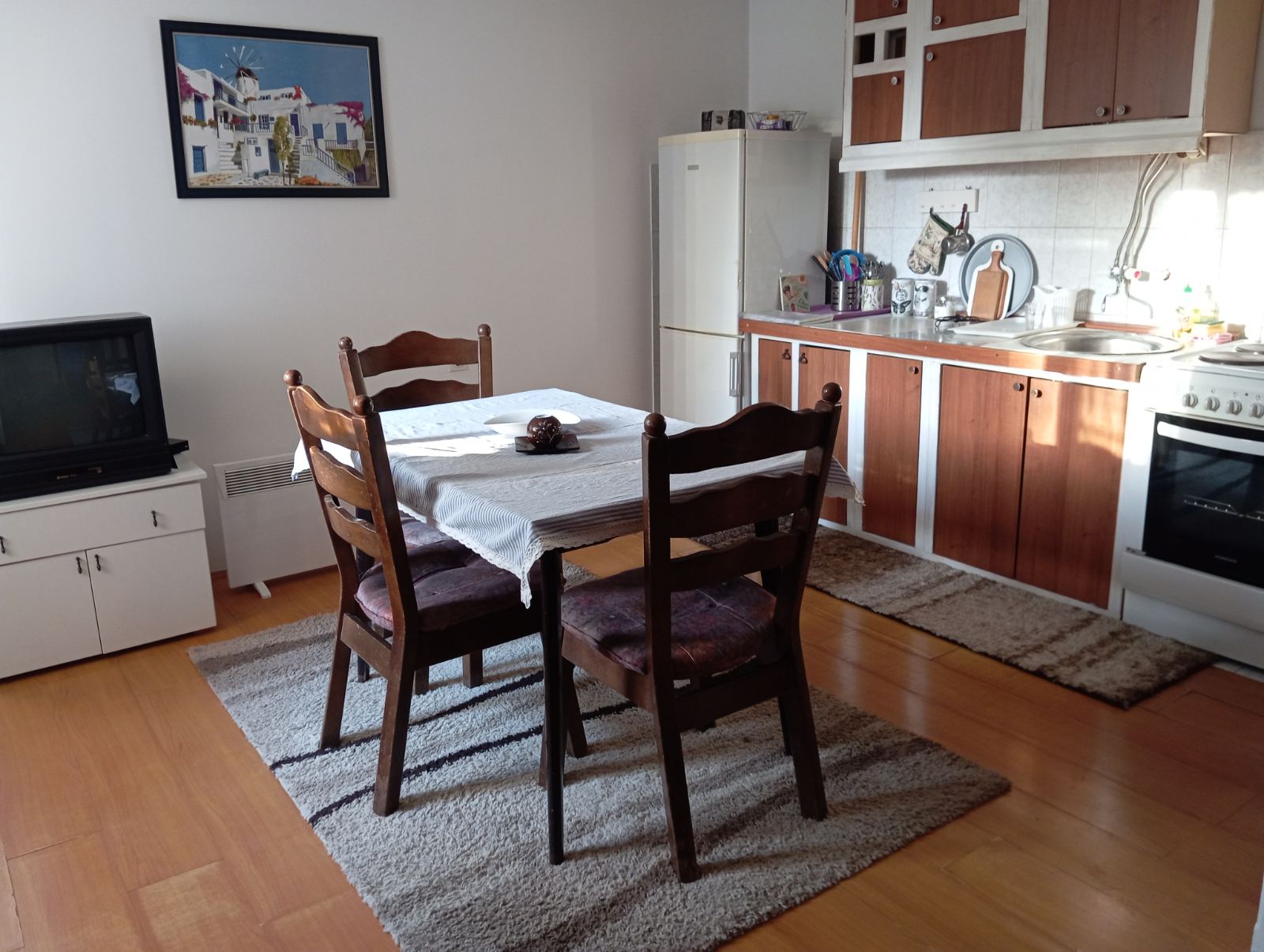 Izdajem namesten sprat u kuci u blizini osnovne skole “Njegos”