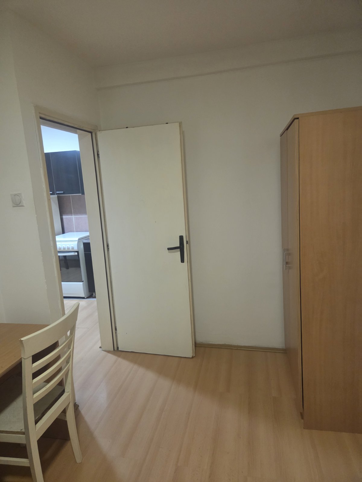 Izdajem namesten stan u zgradi kod Starog groblja