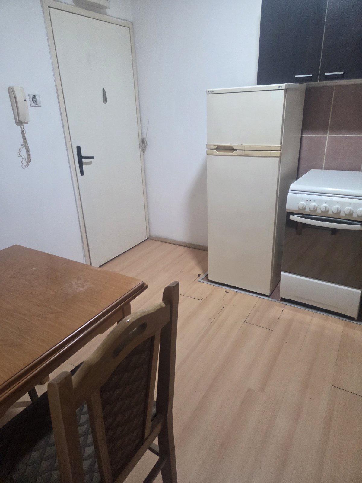 Izdajem namesten stan u zgradi kod Starog groblja