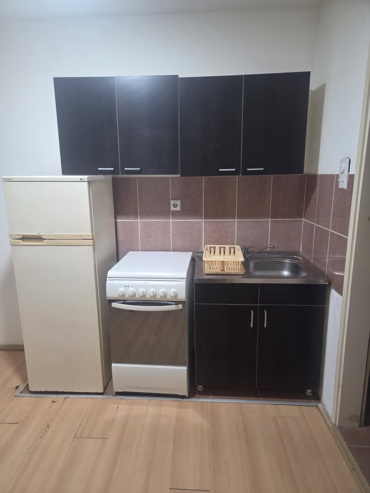 Izdajem namesten stan u zgradi kod Starog groblja