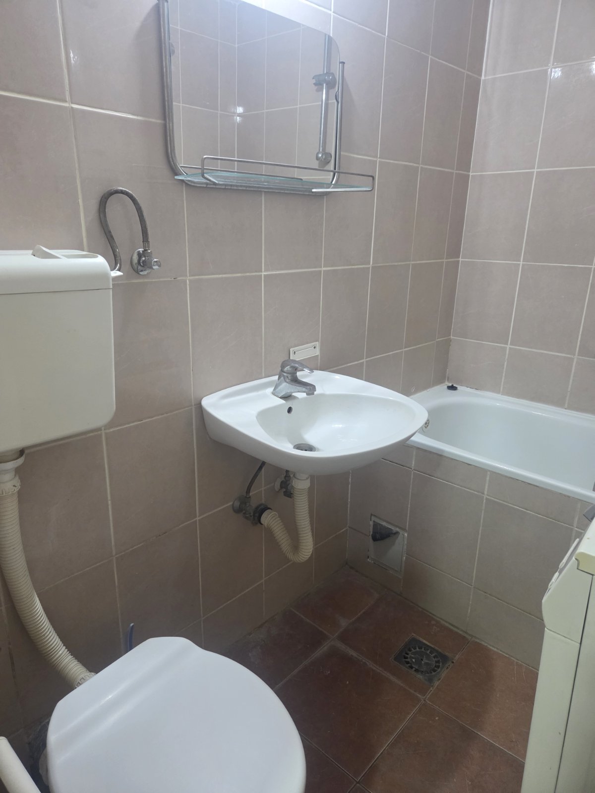 Izdajem namesten stan u zgradi kod Starog groblja