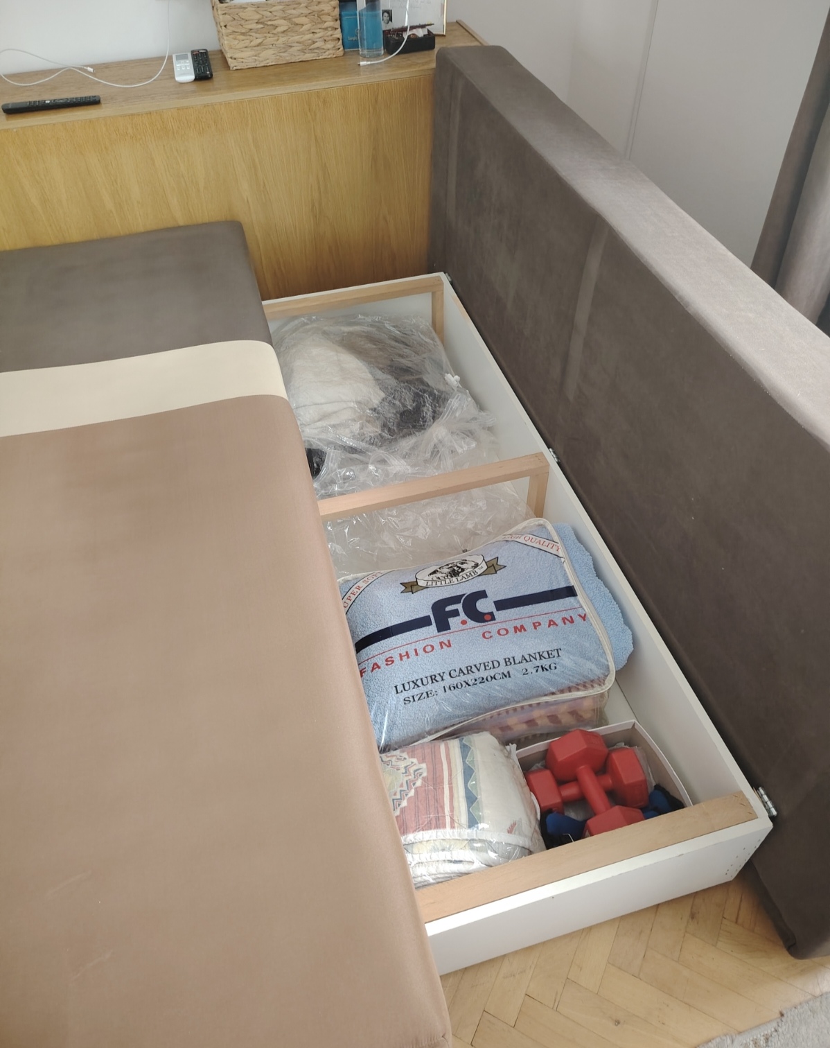 Trosed sa funkcijom za spavanje