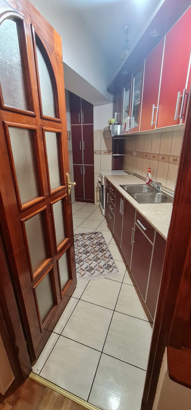 Izdajem stan u centru nisa