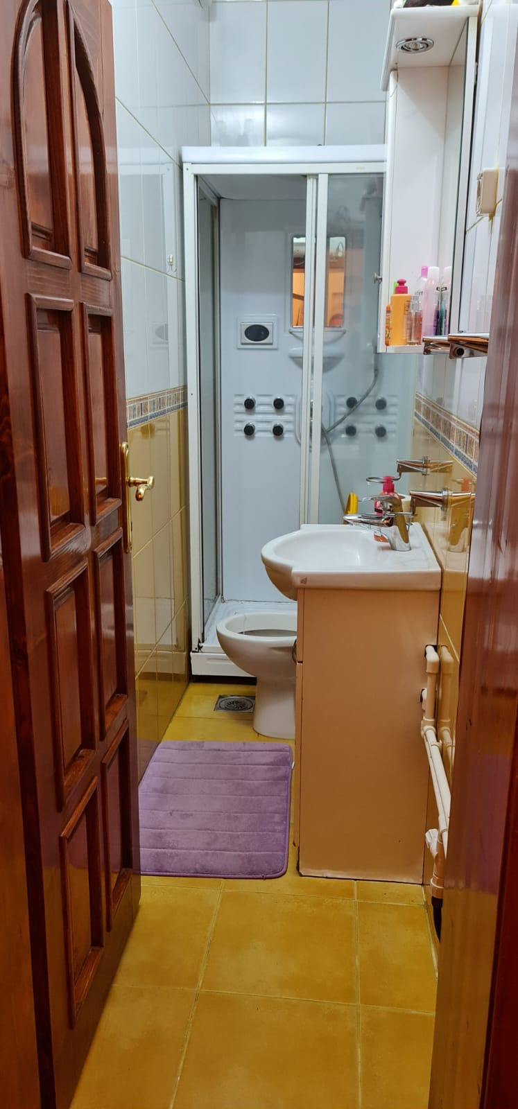 Izdajem stan u centru nisa