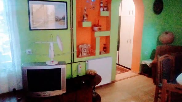 Izdajem namešten stan u prizemlju kuće u Brzom Brdu, sa parnim grejanjem. Stan je za jednu ili dve osobe. Sa svim troškovima i stanarinom – ukupna cena je 300E. Br tel. 0641735506