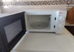 Prodajem mikrotalasnu pec malo korišćena 4000 din 0611727189