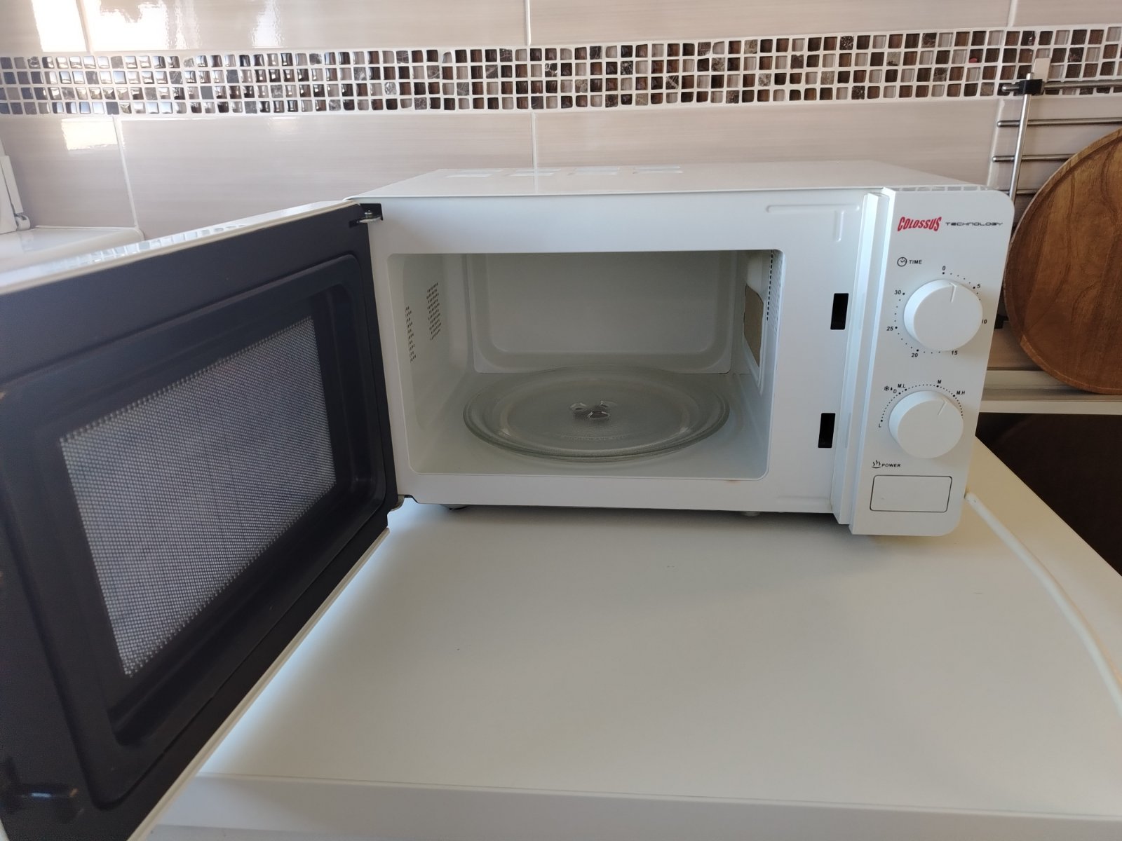 Prodajem mikrotalasnu pec malo korišćena 4000 din 0611727189