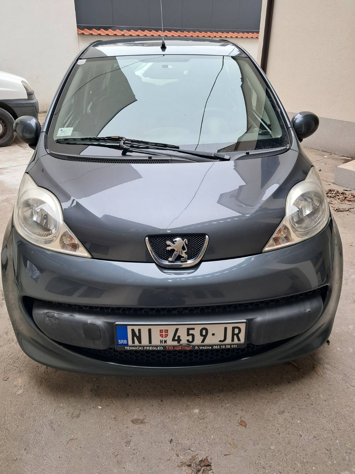 PRODAJEM PEZO 107 BENZINAC