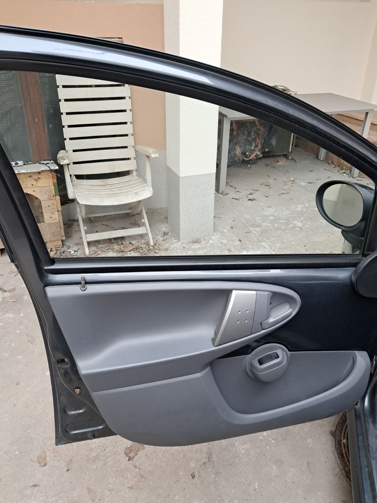 PRODAJEM PEZO 107 BENZINAC