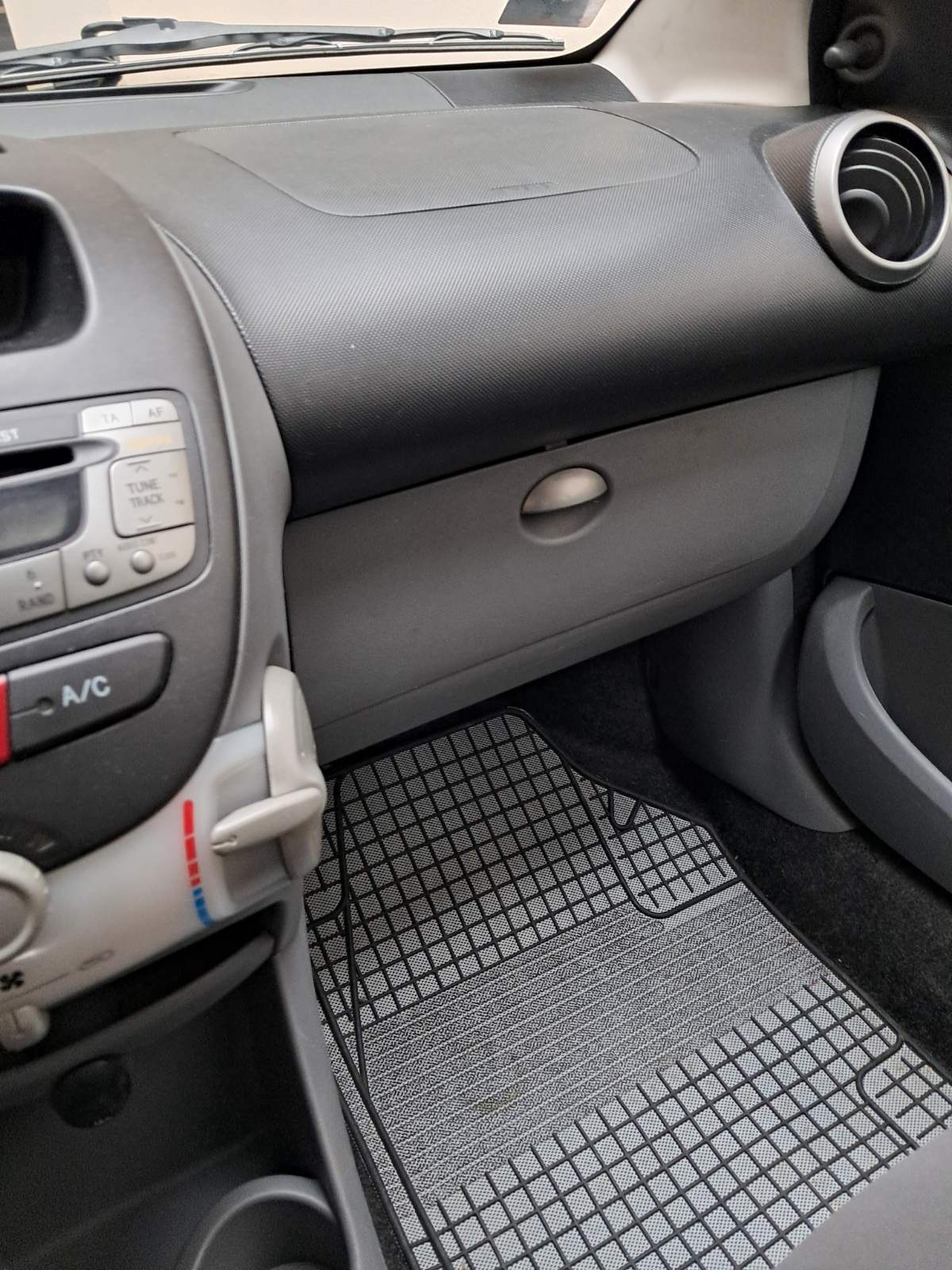 PRODAJEM PEZO 107 BENZINAC