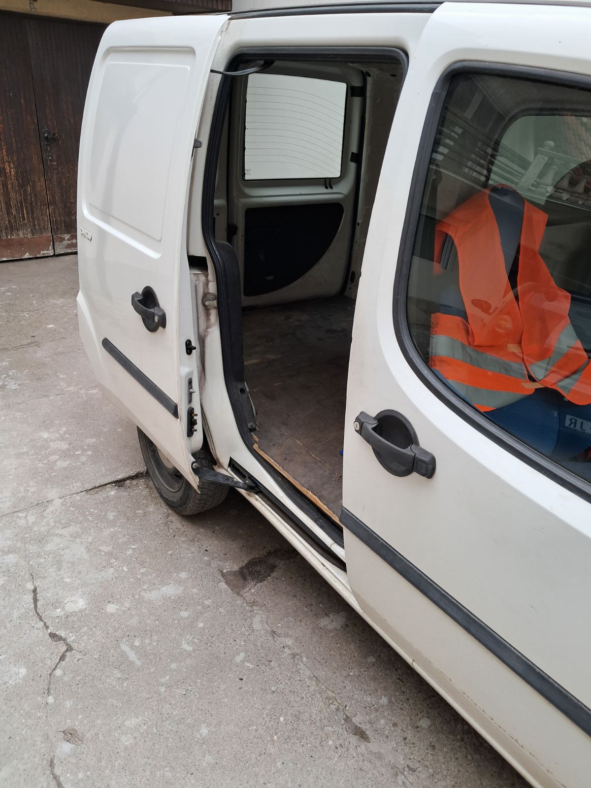 PRODAJEM FIJAT DOBLO