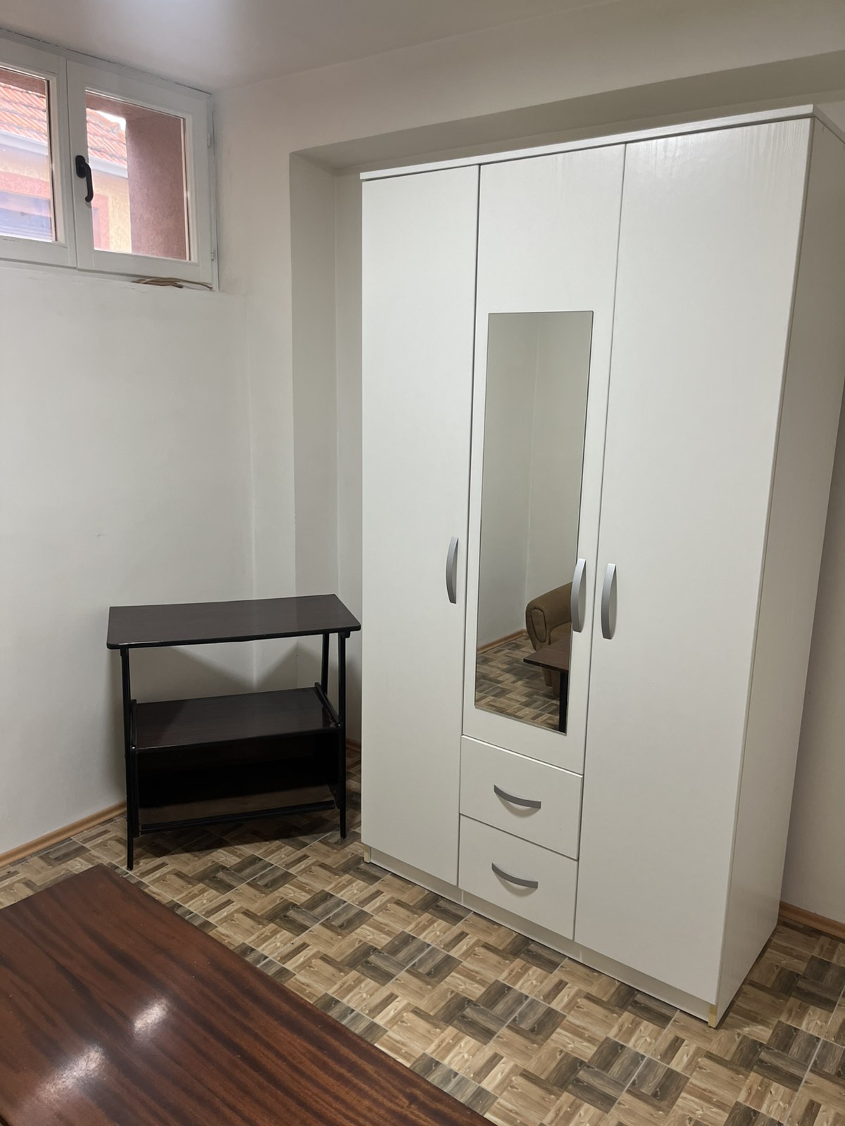 Izdajem namesten stan u kuci, poseban ulaz