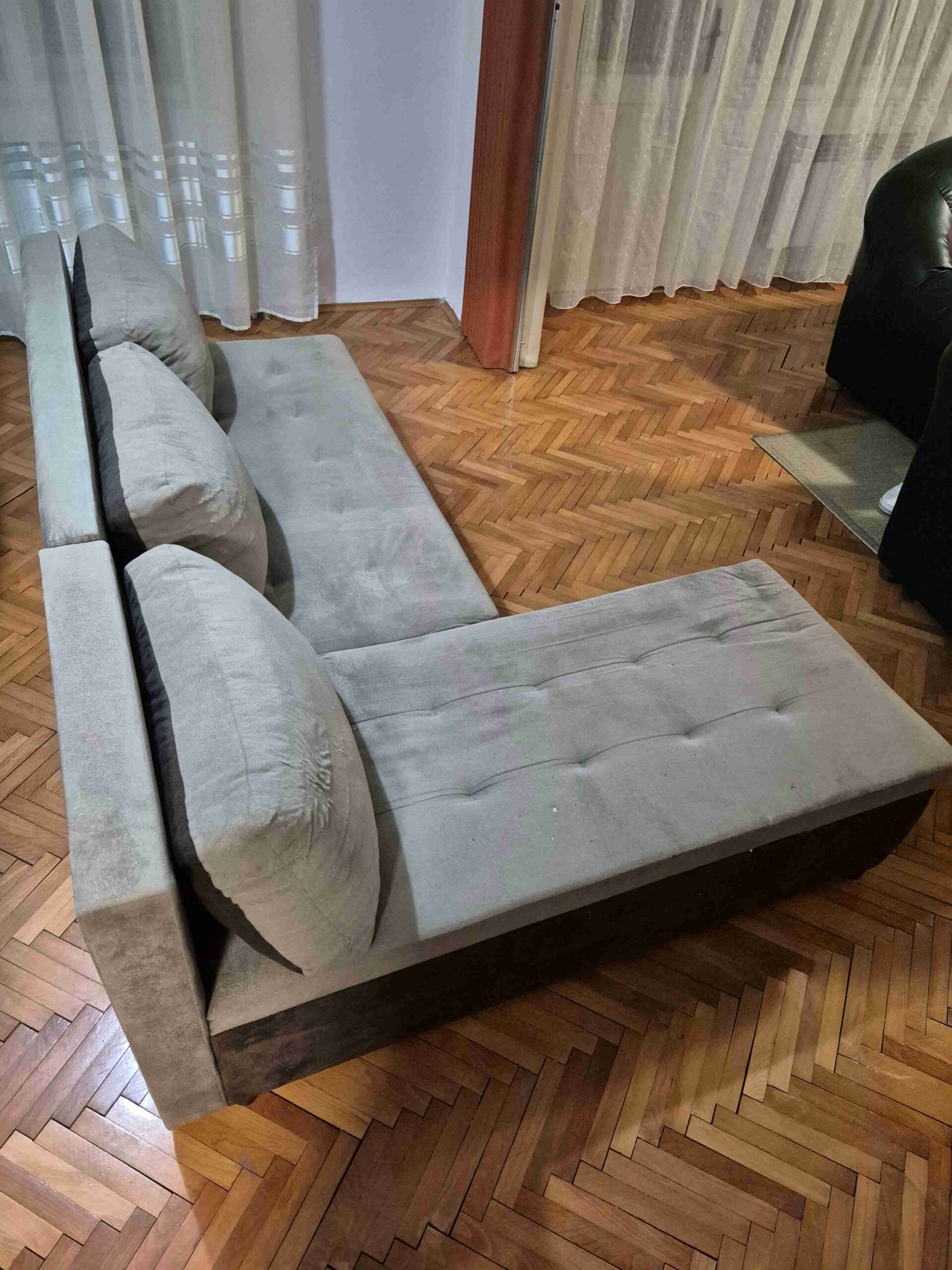 Prodajem Ugaonu garnituru