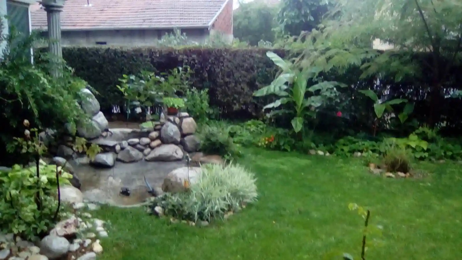 Izdajem namešten stan u prizemlju kuće u Brzom Brdu