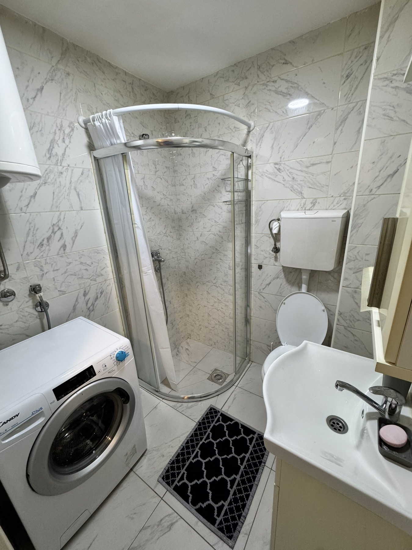 Izdajem namešten stan na Panteleju