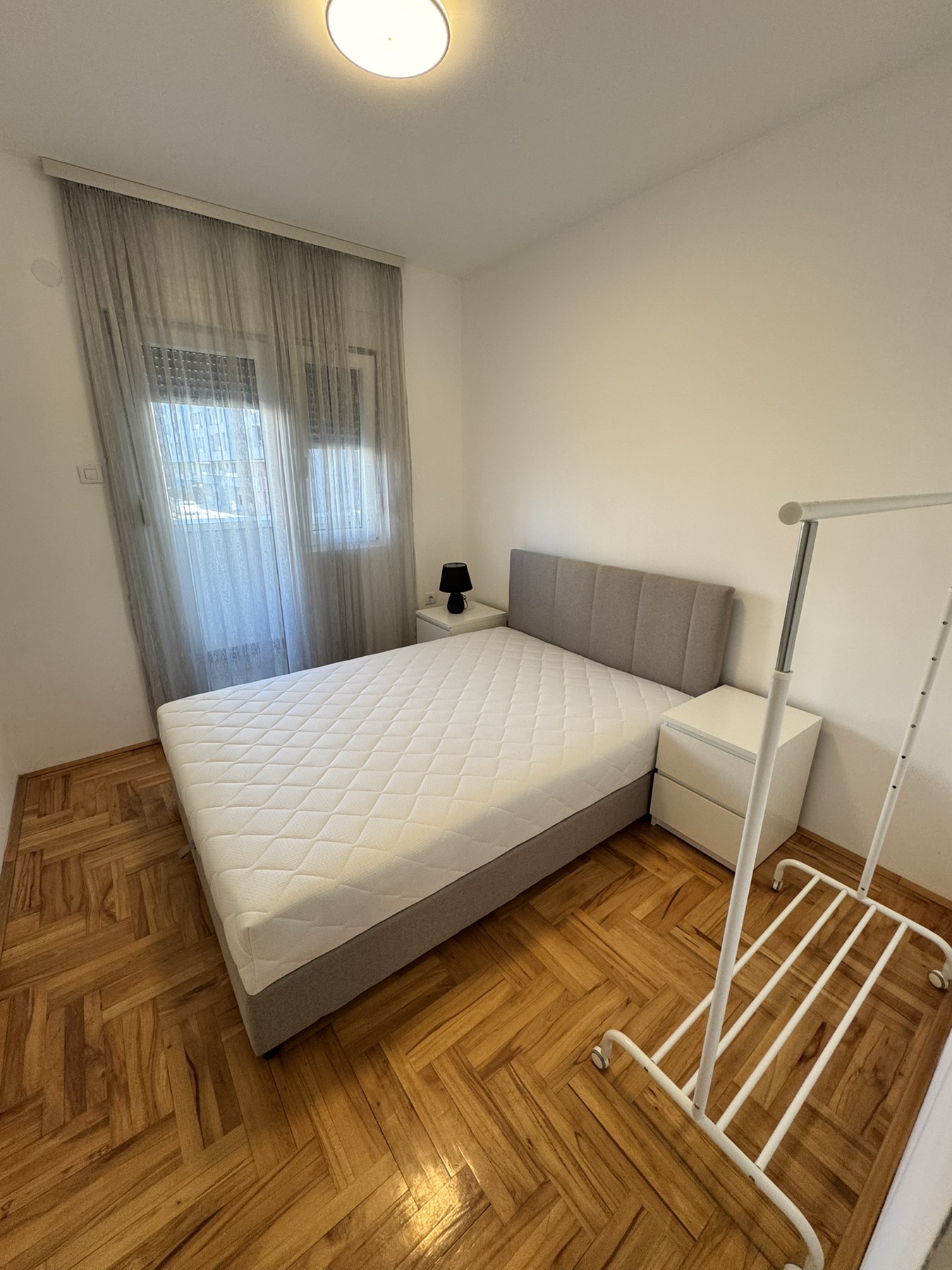 Izdajem namešten stan na Panteleju