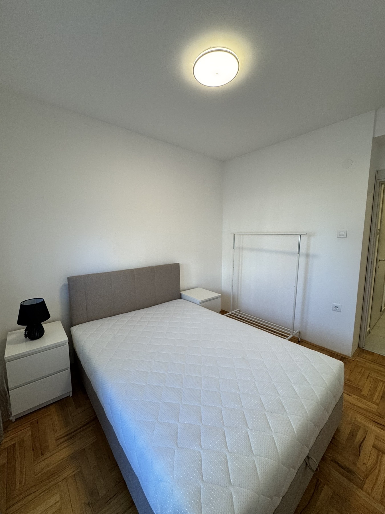 Izdajem namešten stan na Panteleju