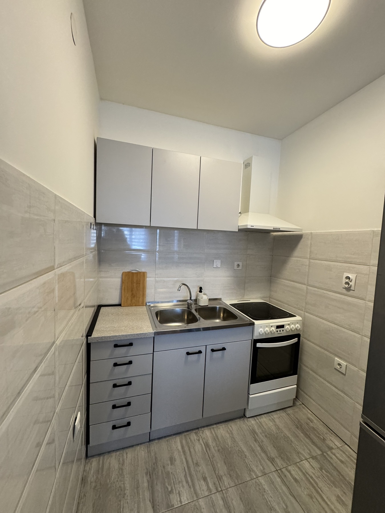 Izdajem namešten stan na Panteleju