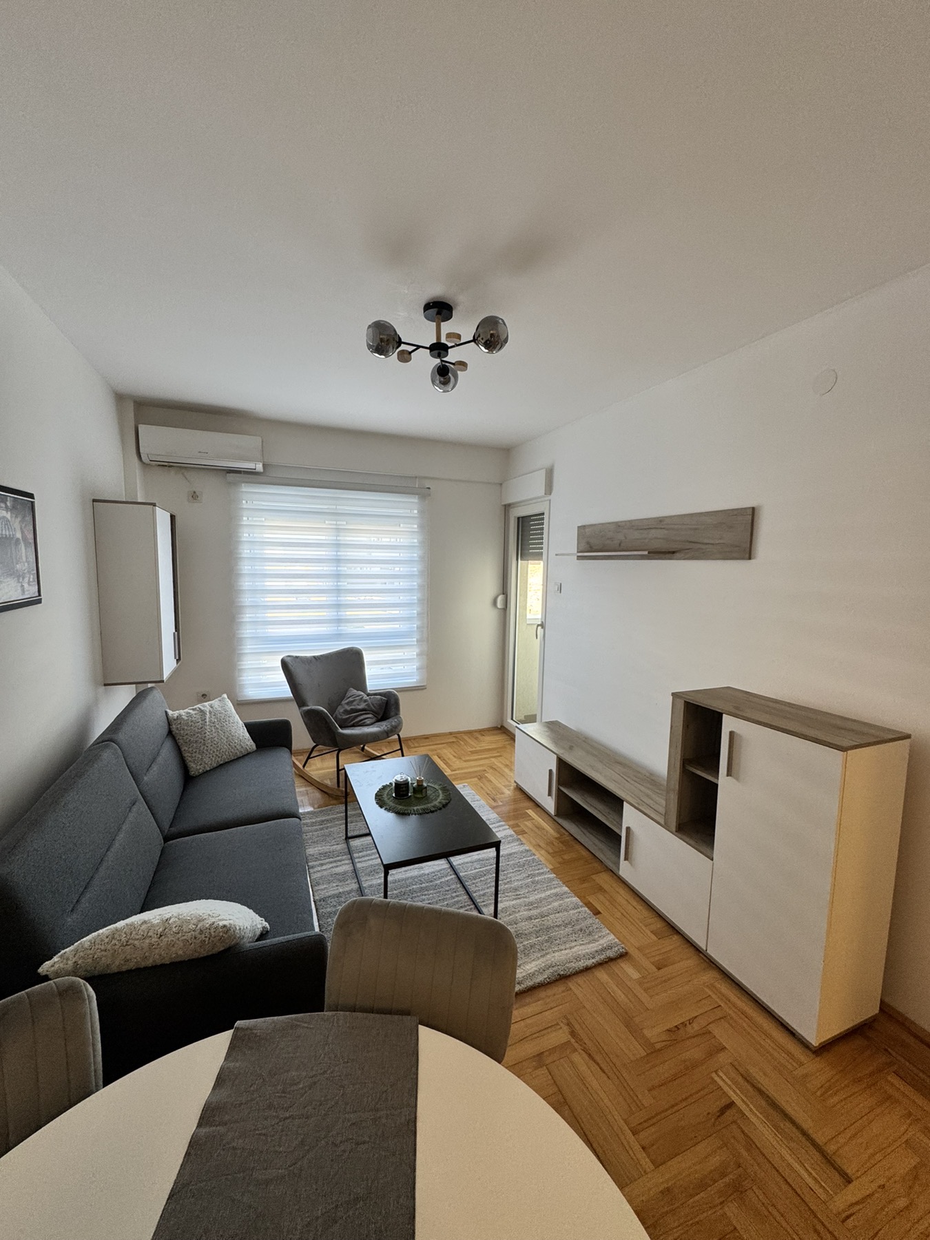 Izdajem namešten stan na Panteleju