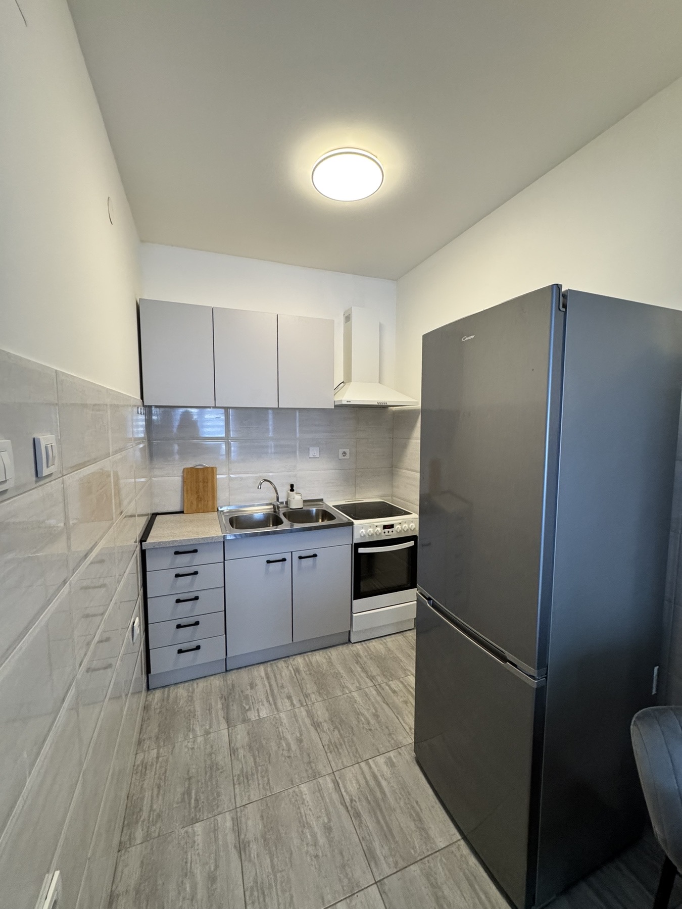 Izdajem namešten stan na Panteleju