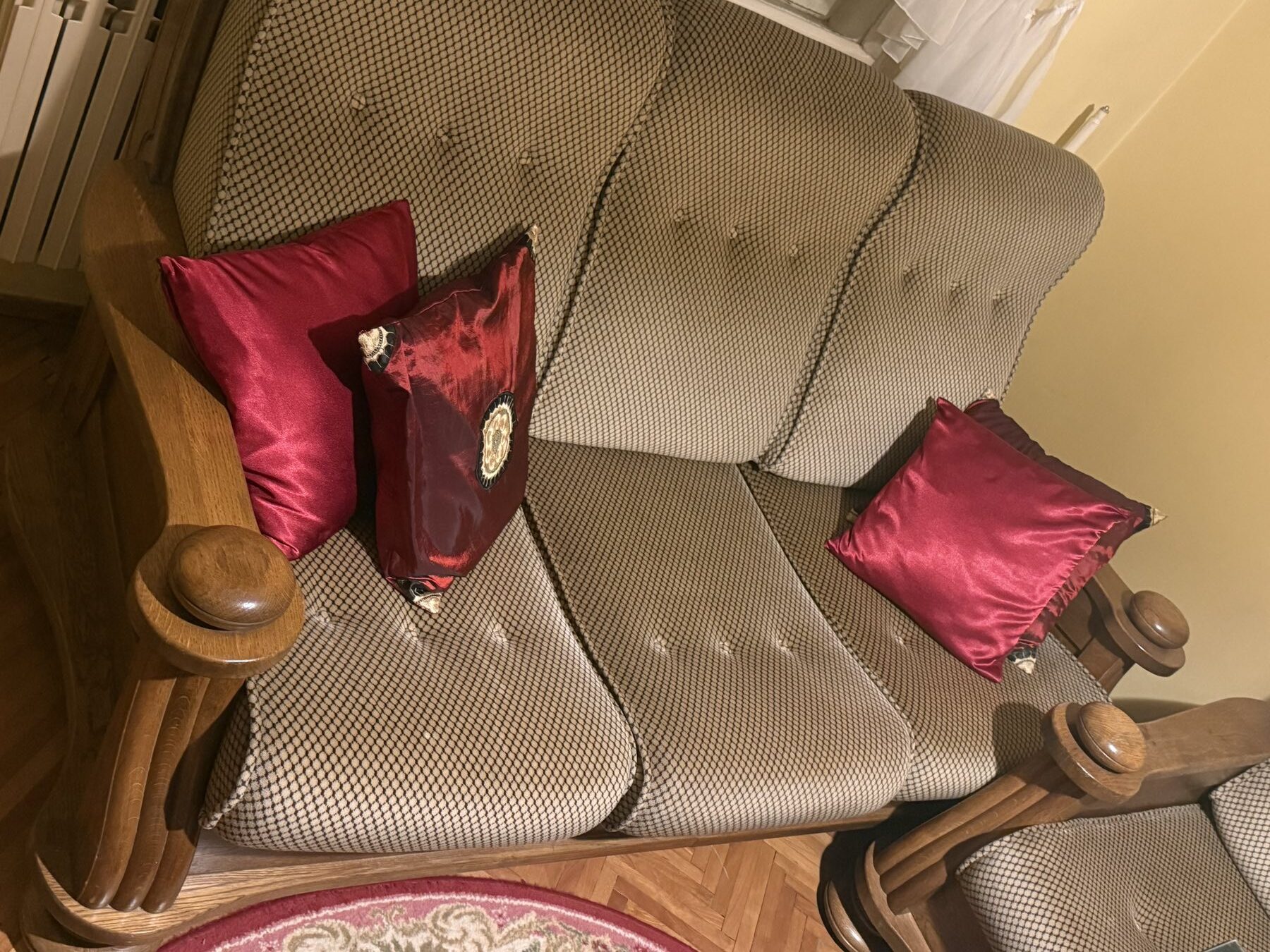 Trosed dve fotelje i stočić – puno drvo