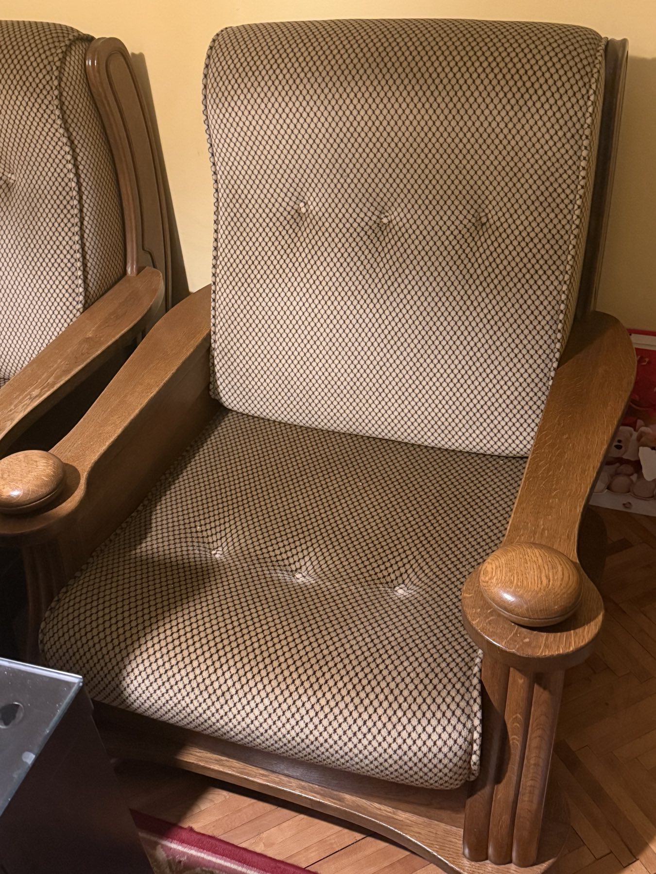 Trosed dve fotelje i stočić – puno drvo