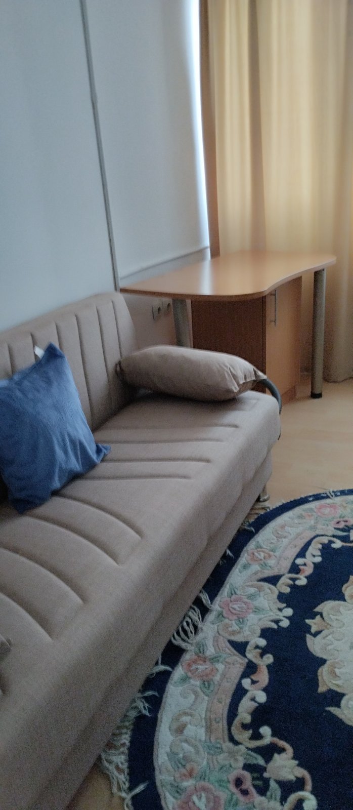 Izdajem namesten dvosoban stan na Bulevaru Nemanjica preko puta Maxija. 0642924660 Nina