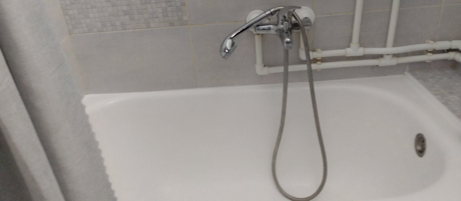 Izdajem namesten dvosoban stan na Bulevaru Nemanjica preko puta Maxija. 0642924660 Nina