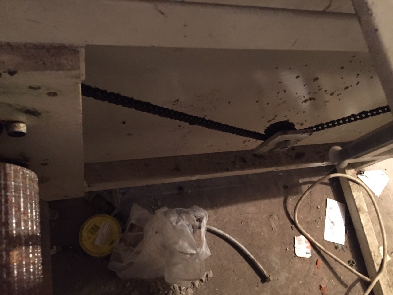 Prodajem Automatsku liniju za pravljenje Salveta u vise dimenzija.cena po dogovoru. Moze zamena za auto. 063420608