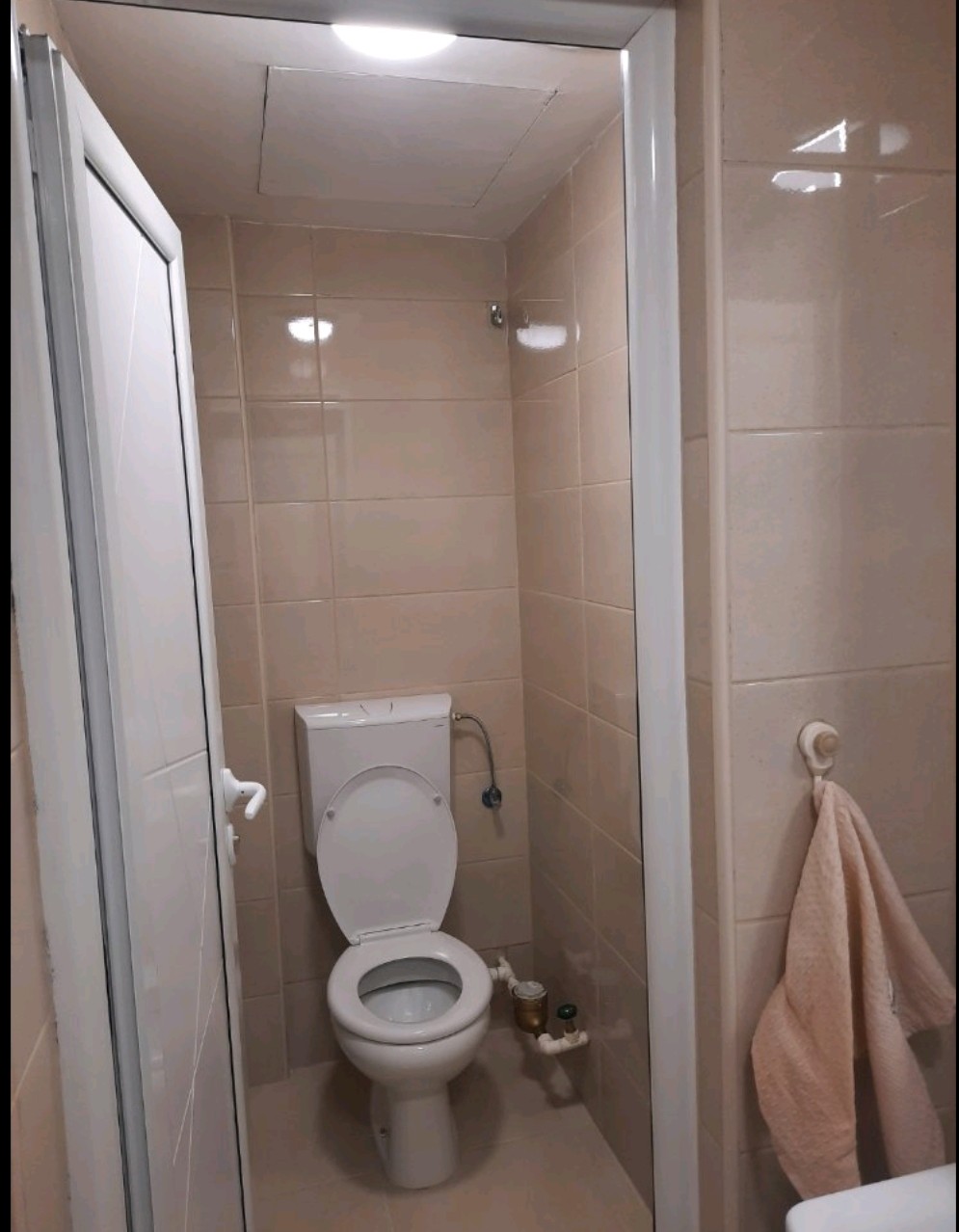 TOP LOKAL – TC KALČA (I sprat) – Izdaje se renoviran, izuzetno svetao prostor odmah uz pokretne stepenice