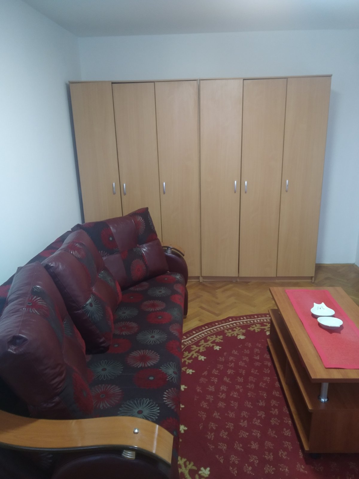 Izdajem namesten jednosoban stan naselje Crvena Zvezda ulica Triglavska 4 II sprat, grejanje TA. Stan se izdaje na duzi vremenski period. Cena 20000 din. 0641220975