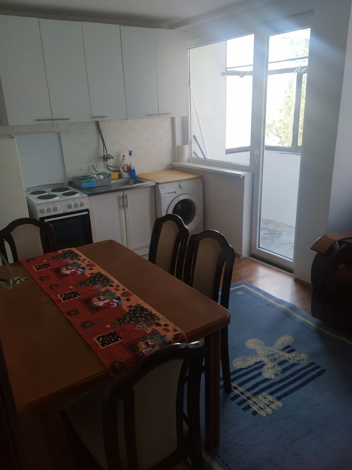 Izdajem namesten jednosoban stan naselje Crvena Zvezda ulica Triglavska 4 II sprat, grejanje TA. Stan se izdaje na duzi vremenski period. Cena 20000 din. 0641220975