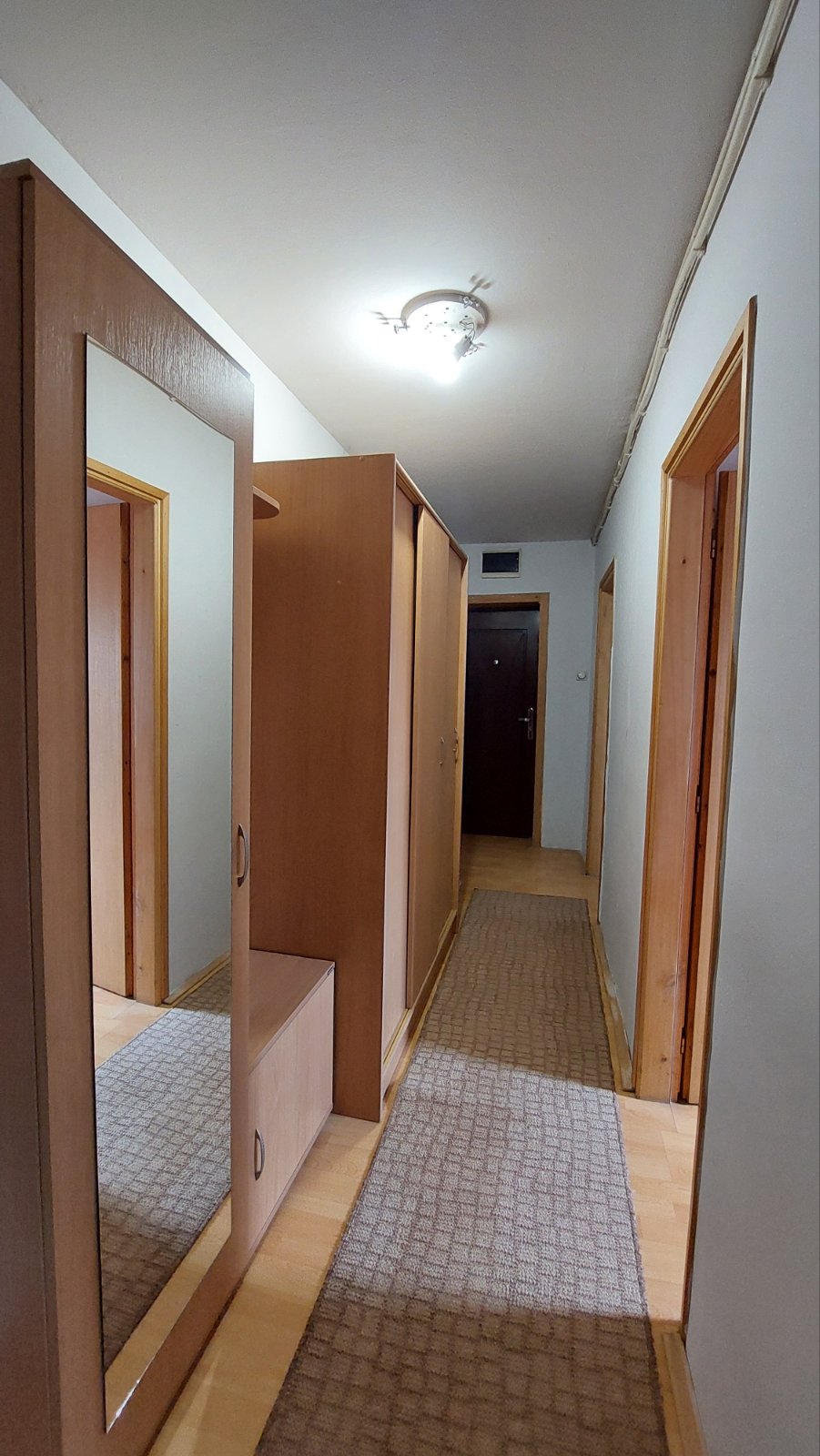 Izdajem stan, 36m2,  preko puta Vojne bolnice, 6. sprat, TA peć, potpuno opremljen, tel. 0600539790