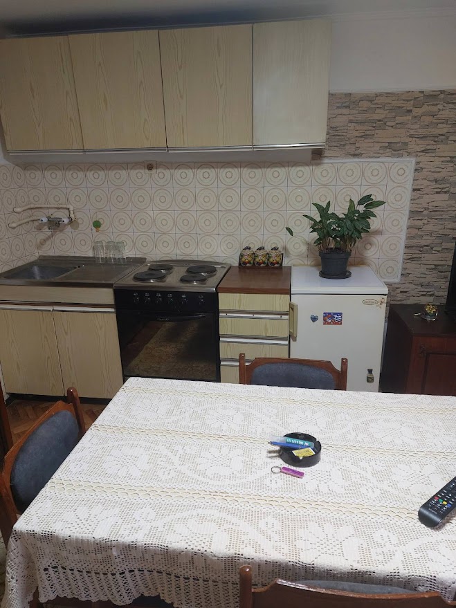 Izdajem nameštenu garsonjeru Niš-Duvanište
