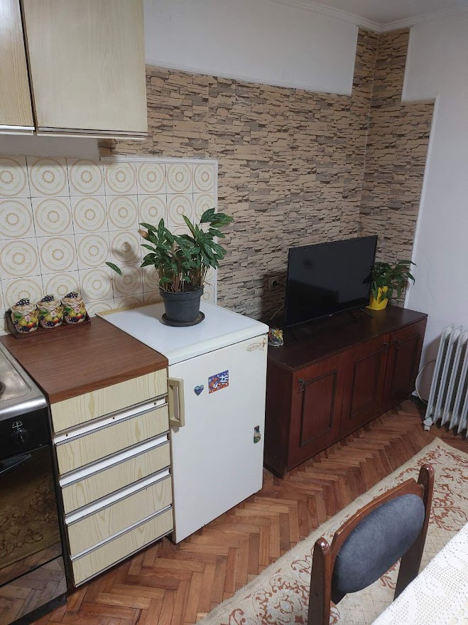 Izdajem nameštenu garsonjeru Niš-Duvanište