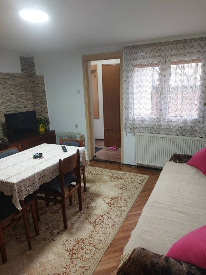 Izdajem nameštenu garsonjeru Niš-Duvanište