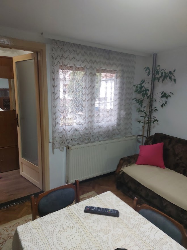 Izdajem nameštenu garsonjeru Niš-Duvanište