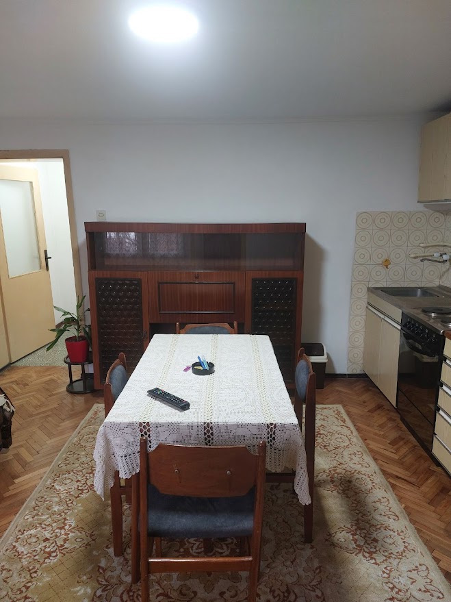 Izdajem nameštenu garsonjeru Niš-Duvanište