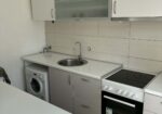 Izdajem dvo i po soban stan, površine 54 m  , u ulici Nestora Žučnog 9A, na Paliluli, na 10 min hoda do centra. Stan ima dve spavaće sobe, povezane kuhinju I dnevnu sobu, kupatilo, predsoblje I terasu sa dodatnih 15 kvadrata. Nalazi se na prvom spratu, a grejanje je na TA ili inverter klimu.  Nalazi se u mirnoj ulici, a u neposrednoj blizini pijace, ambulante, škole I vrtića. Pozivi na br 0692206510.