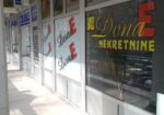 Izdajem lokal 28m2 sa parnim grejanjem u TC Zona 3 lokal je na 1 spratu i gleda na Bulevar Nemanjica. Lokal je pogodan za stomatologe, kozmeticare. 063438322